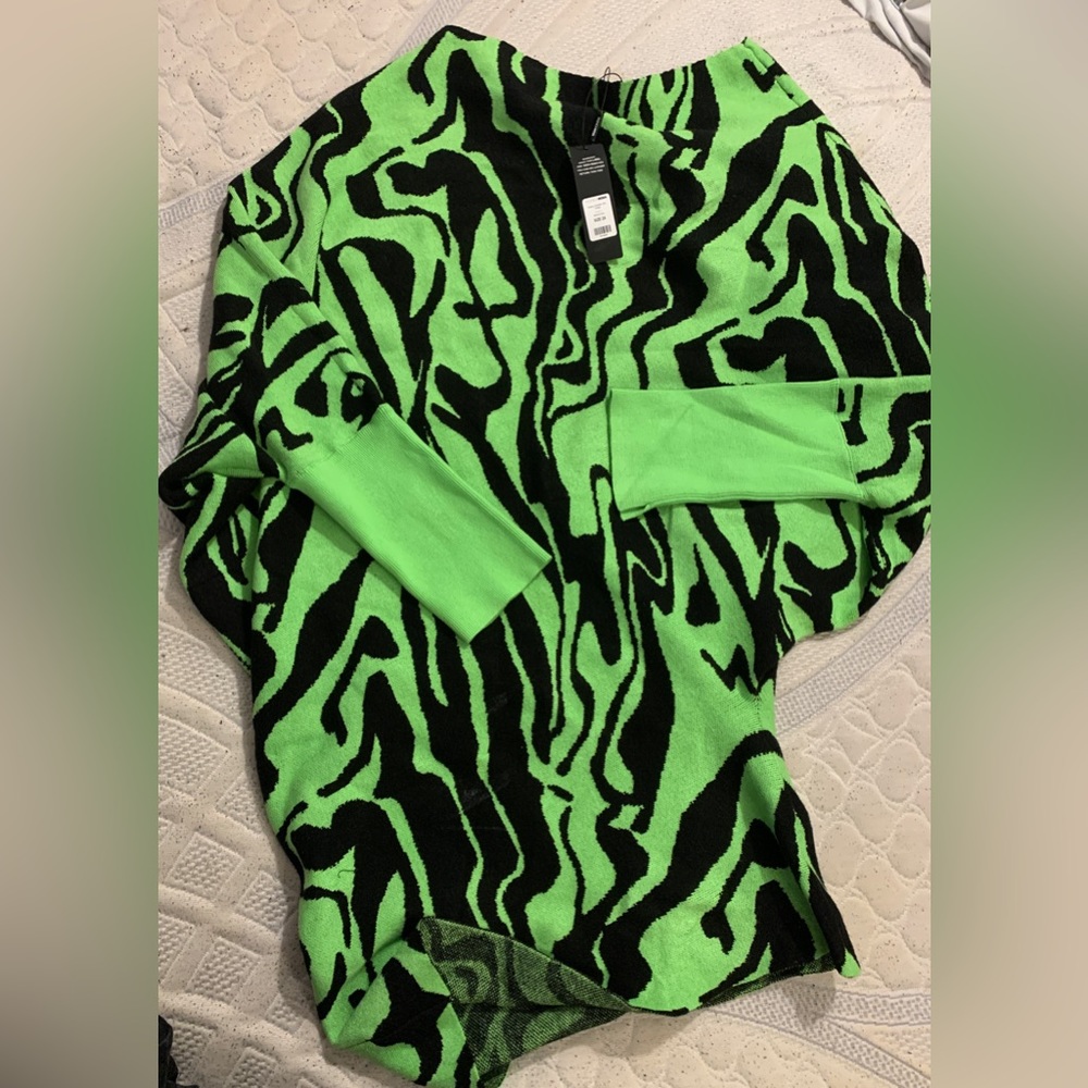SIZE 2X NEON GREEN AND BLACK SWEATER FASHION NOVA